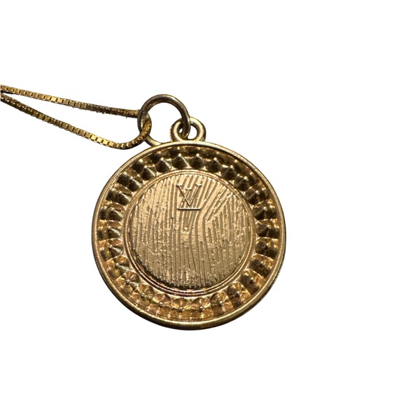 Louis Vuitton ✨Authentic Zipper pull Charm on an 18kt gold plated Necklace - Picture 3 of 7